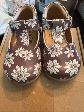 Toddler Floral T-Strap Dress Shoes in Brown with White Flowers